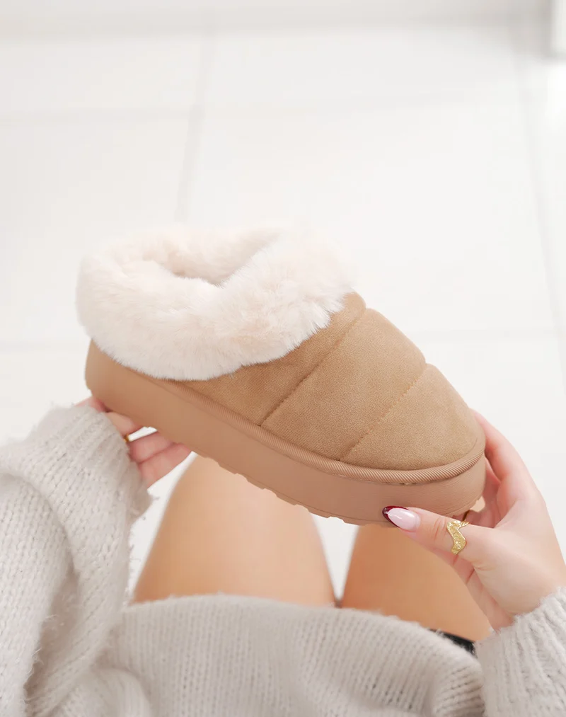 Mules beige foncé à fourrure blanche