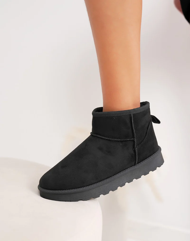 Bottines basses noires fourrées en suédine