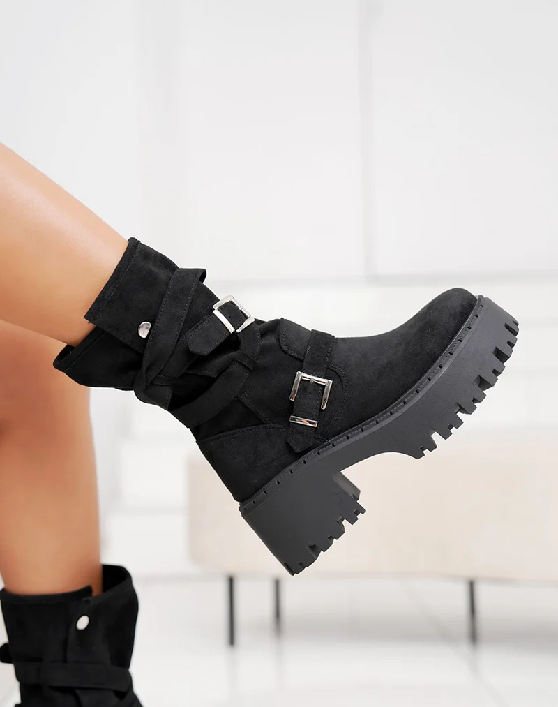 Bottines noires en suédine à sangles et semelle crantée style rock