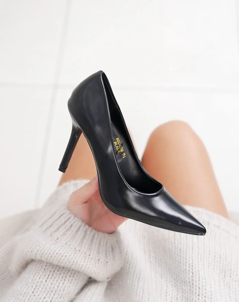 Escarpins femme noirs vernis élégants à bout pointu et talon aiguille