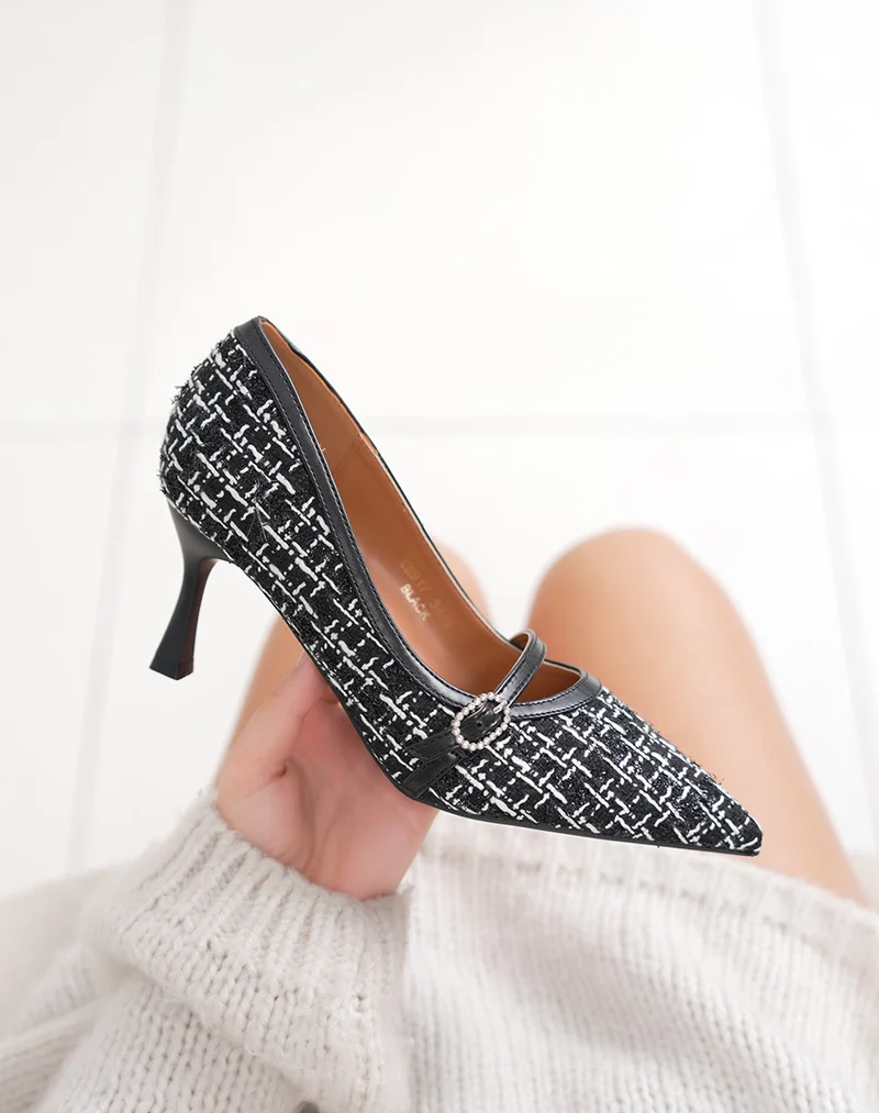 Escarpins femme noirs et blancs élégants en tweed avec boucle strassée