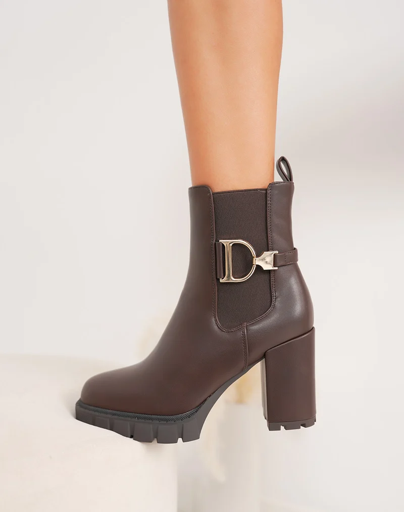 Bottines femme marron élégantes à talon haut avec détail doré