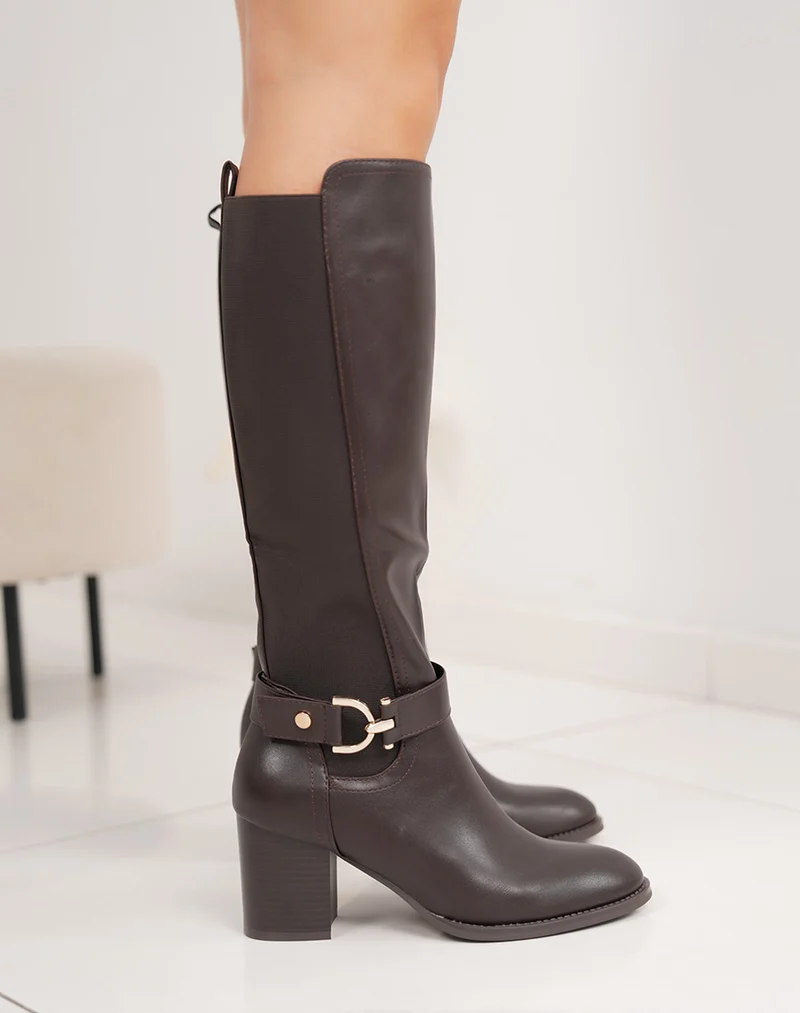 Bottes marron à talon épais et détail doré – Élégance intemporelle