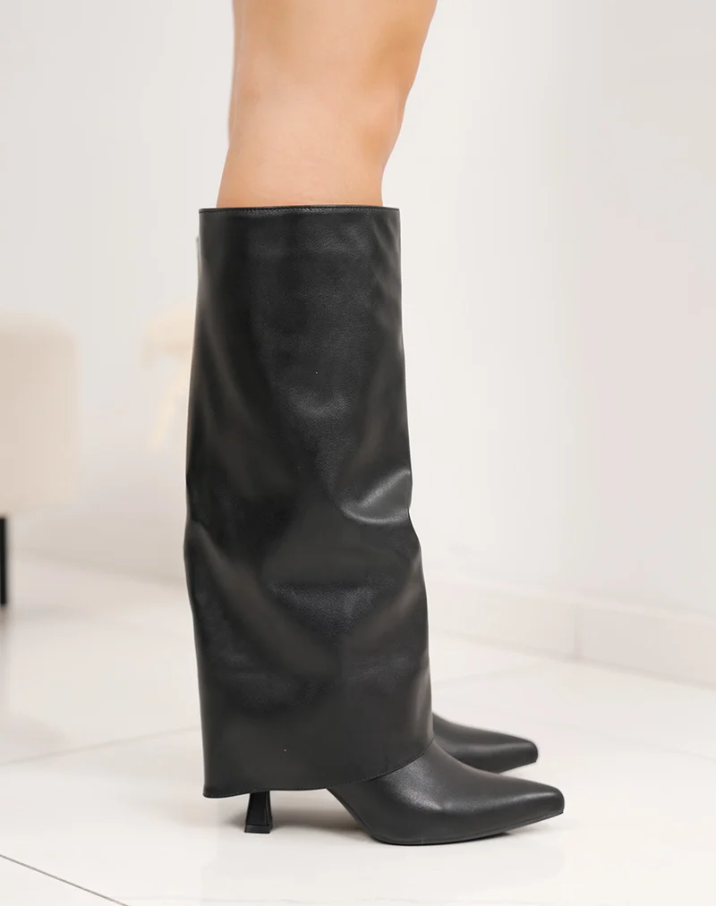 Bottes femme noires élégantes à talon aiguille, bout pointu et intérieur fourré