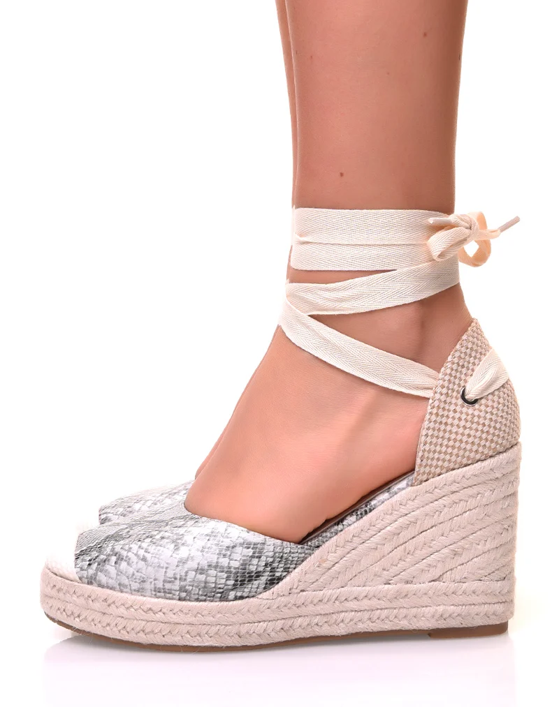 Espadrilles à talons compensés en toile effet python à rubans