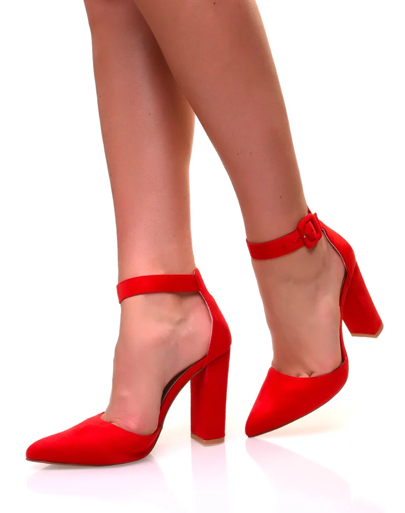 Escarpins rouges en suédine à talons carrés