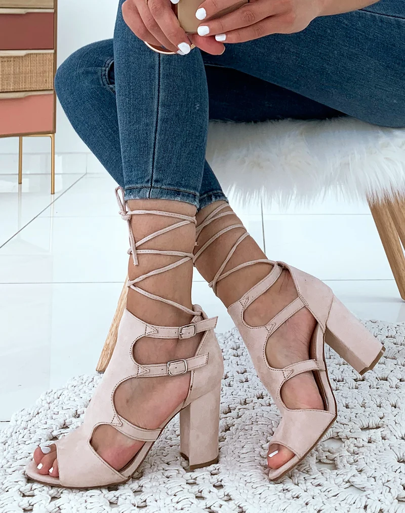 Sandales à talons beiges en suédine