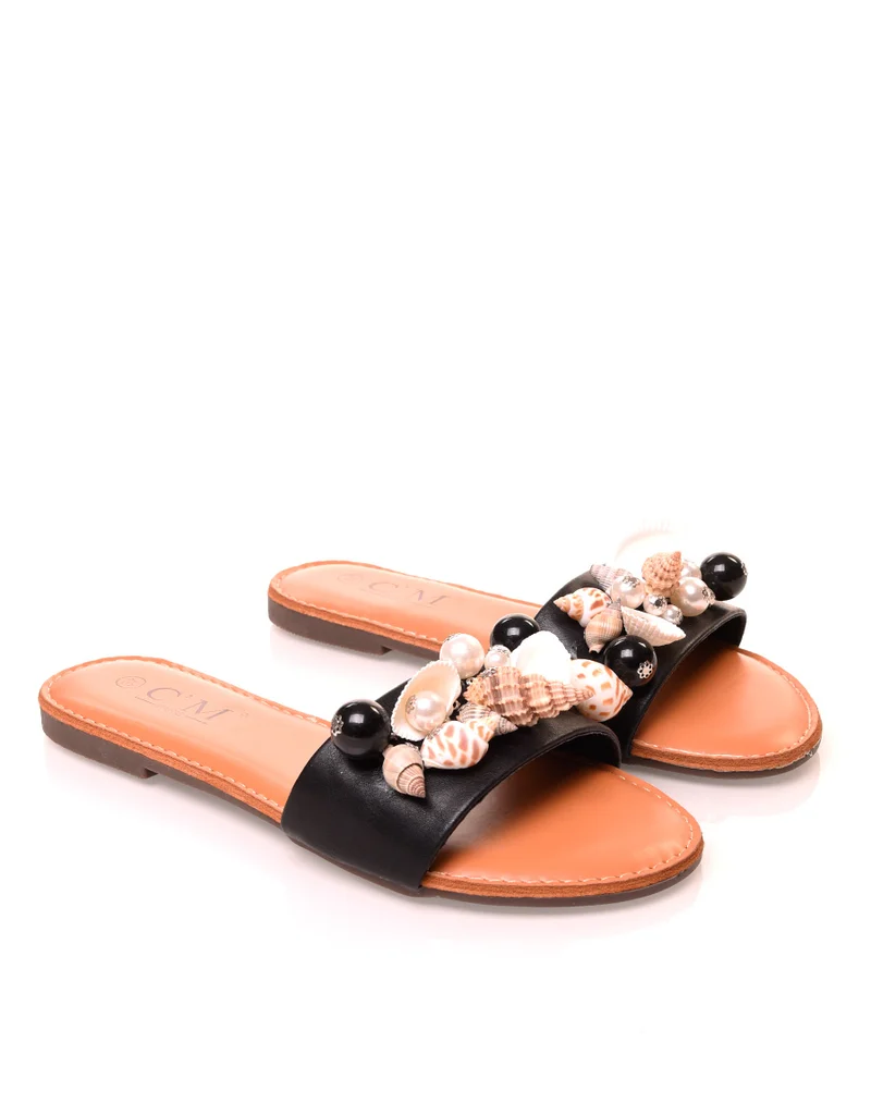 Nu-pieds noirs à détails perlées et coquillages