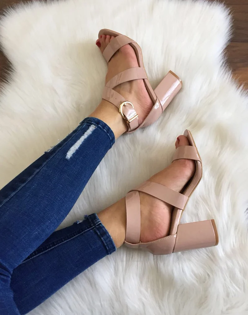 Sandale rose vernis