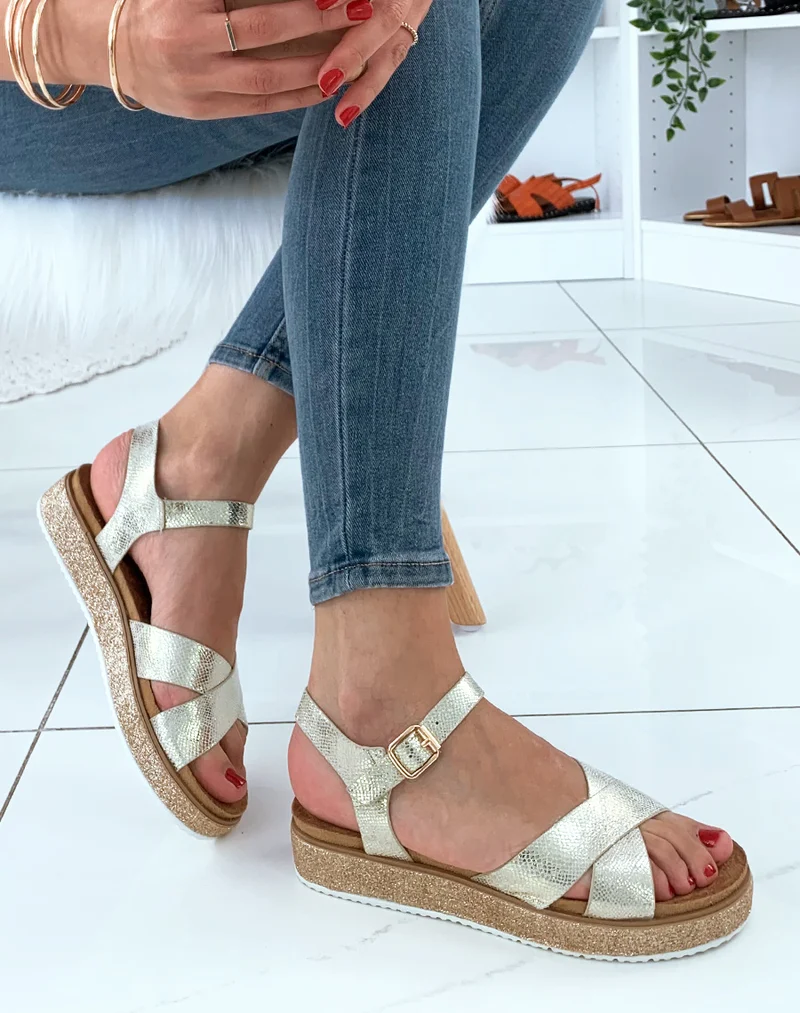 Nu-pieds dorées peau de serpent