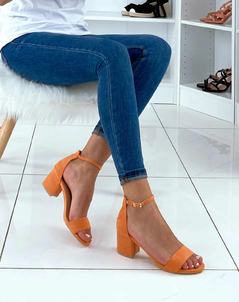 Sandales orange en suédine à talon carré