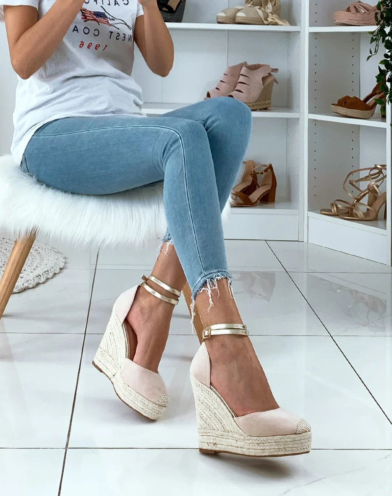 Espadrilles beiges en suédine et doré à talons compensés