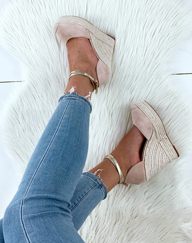 Espadrilles beiges en suédine et doré à talons compensés