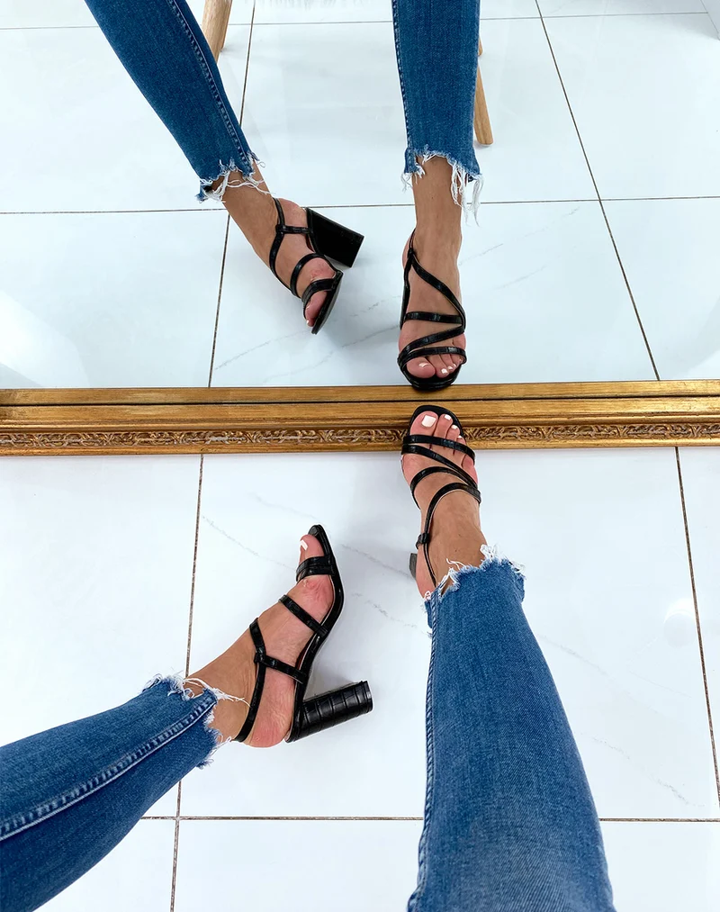 Sandales à talons noires en effet croco