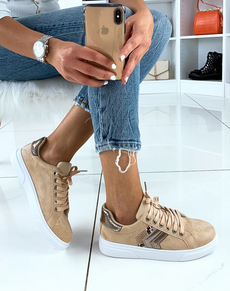Baskets beige à détails brillants effet croco