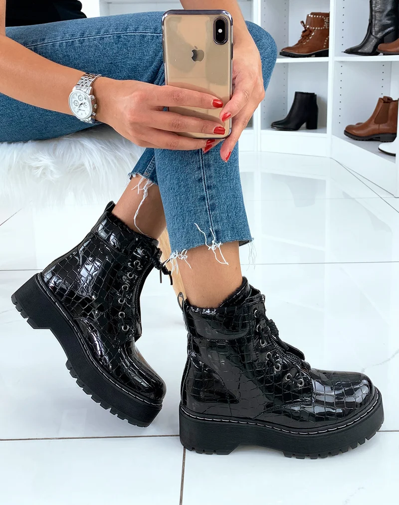 Bottines montantes vernies noires effet croco