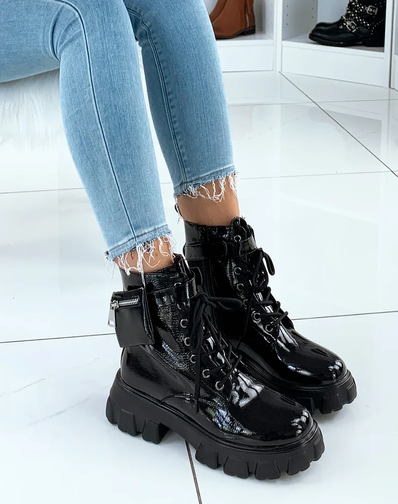 Bottines noires vernis à petite pochette