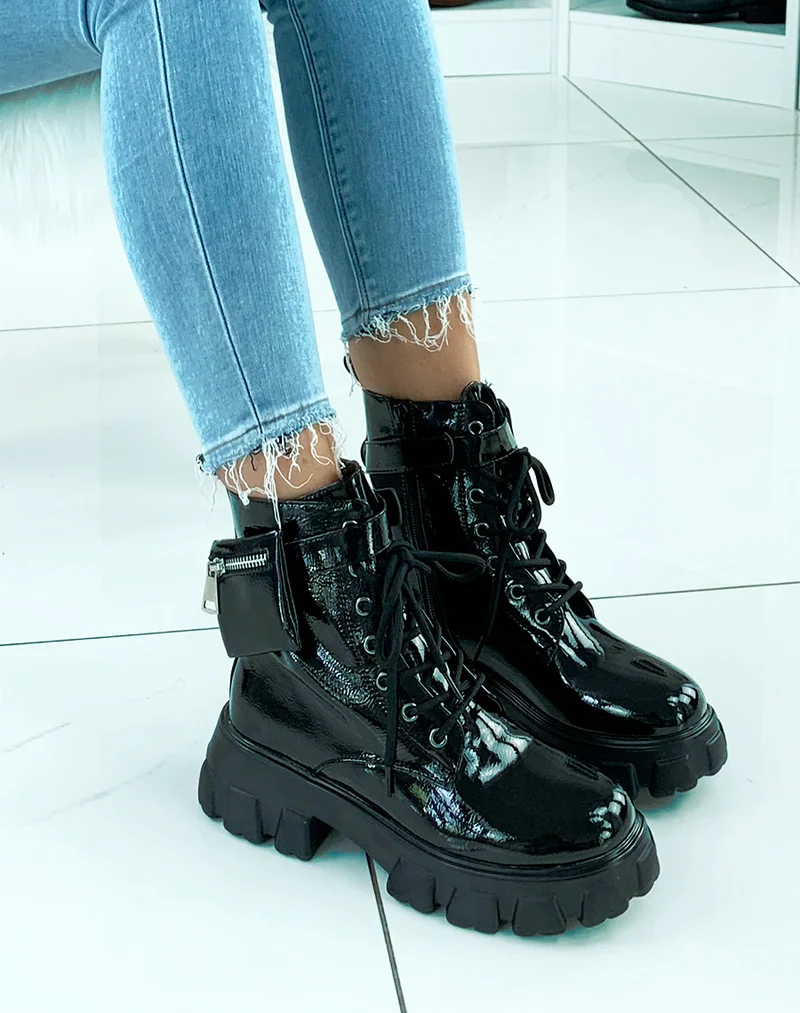 Bottines noires vernis à petite pochette