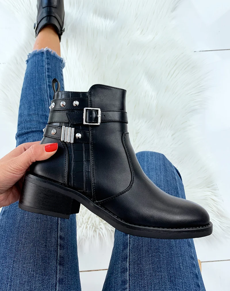 Bottines basses noires à détails argentés