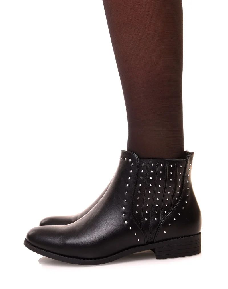 Bottines noires basses ornées de clous