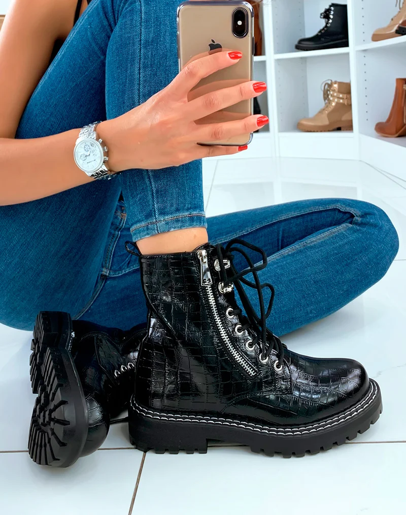 Bottines hautes vernies noires effet croco