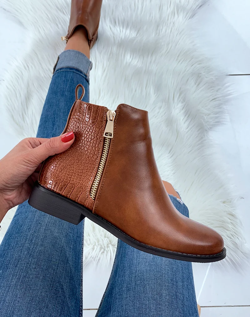 Bottines camel effet croco