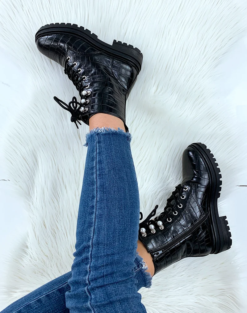 Bottines montantes noires effet croco