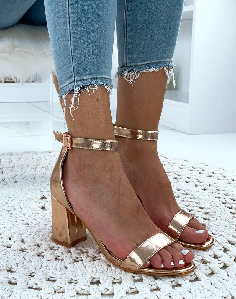 Sandales roses gold à talons carrés