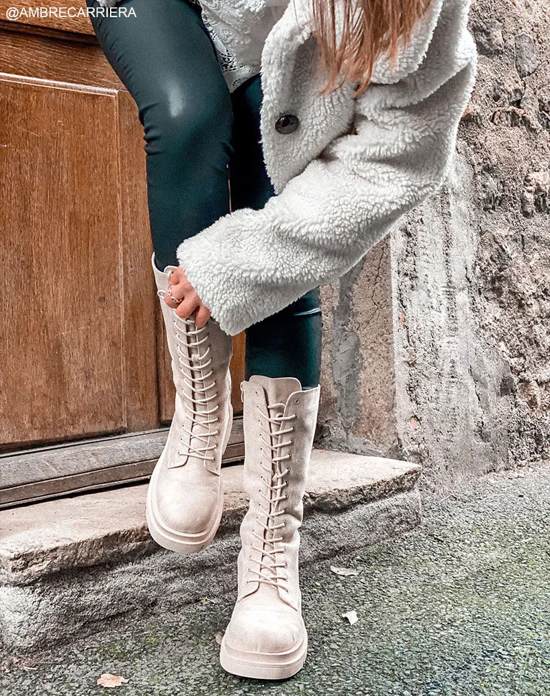 Bottes beiges en suédine hautes à lacets