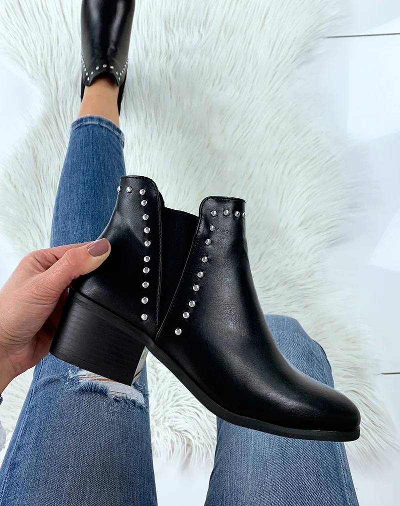 Bottines basses noires à élastiques échancrées