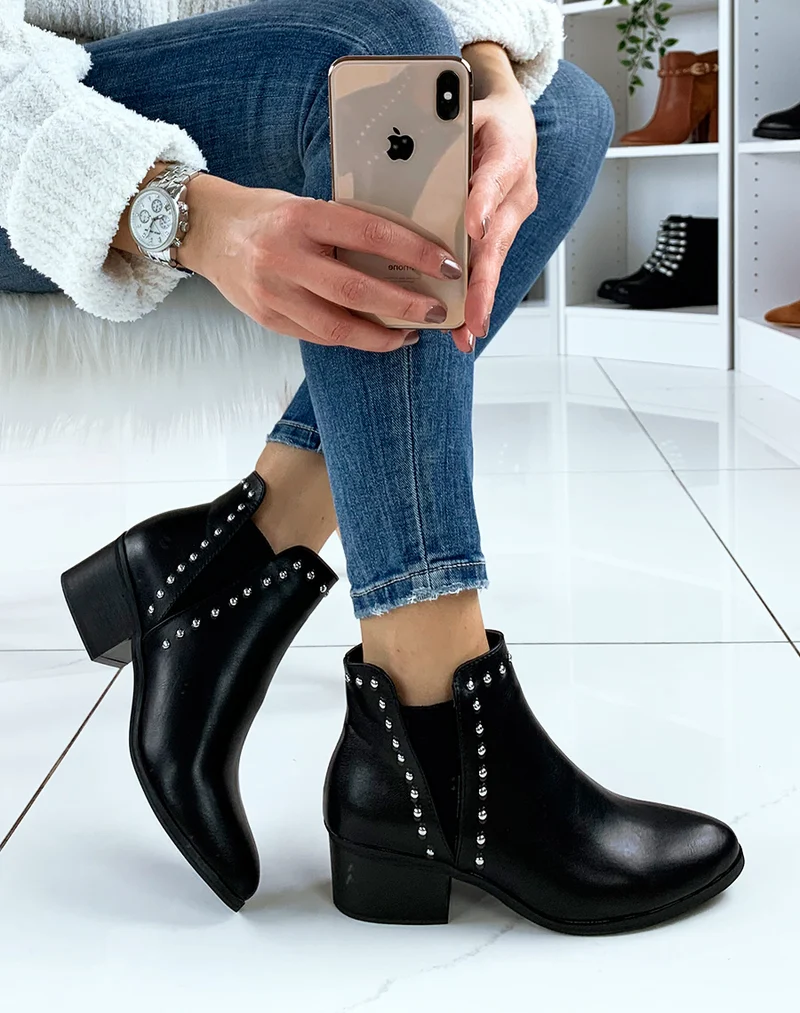 Bottines basses noires à élastiques échancrées