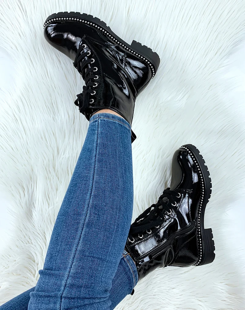 Bottines vernies noires montantes à clous