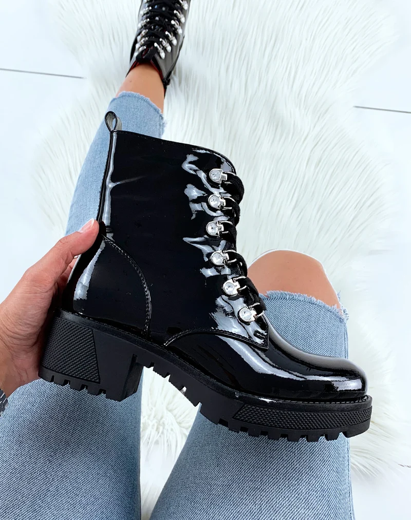 Bottines noir vernis à gros bijoux