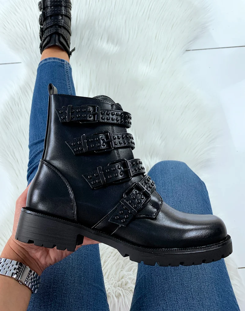 Bottines noires à sangles cloutées