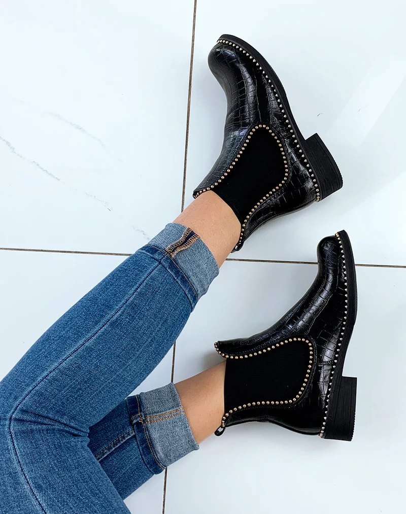 Bottines noires effet croco et perle d?ornement