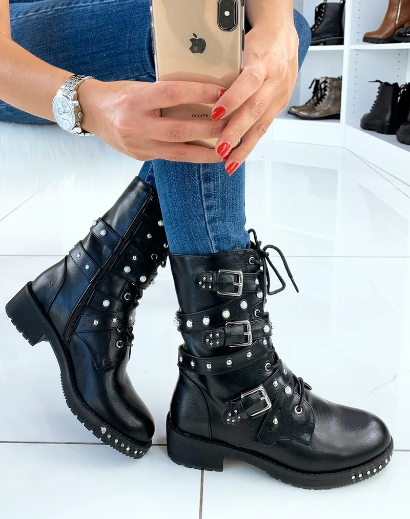 Bottes noires à multiples lanières cloutées