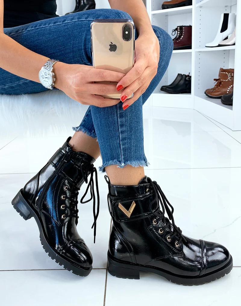 Bottines montantes vernies noires