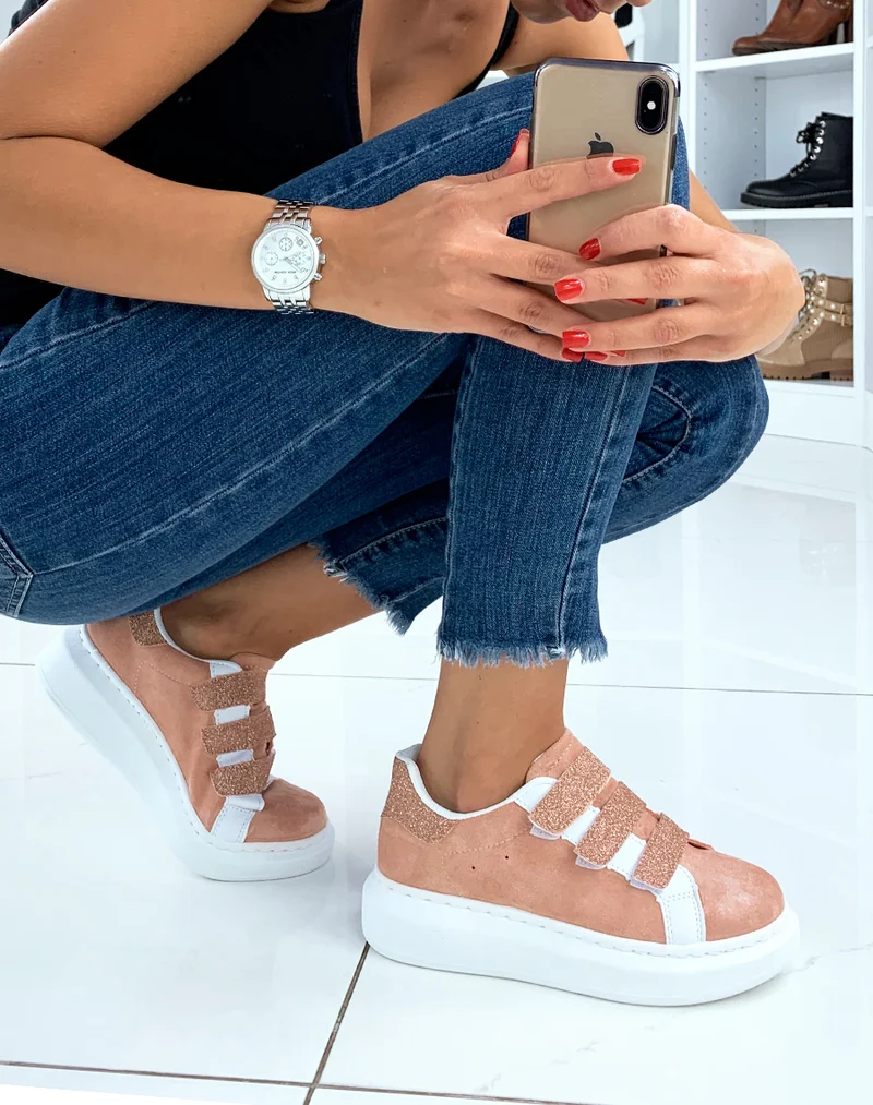 Baskets en suédine rose avec scratchs à plateforme