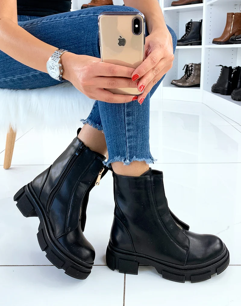 Bottines hautes noires à détail dorés