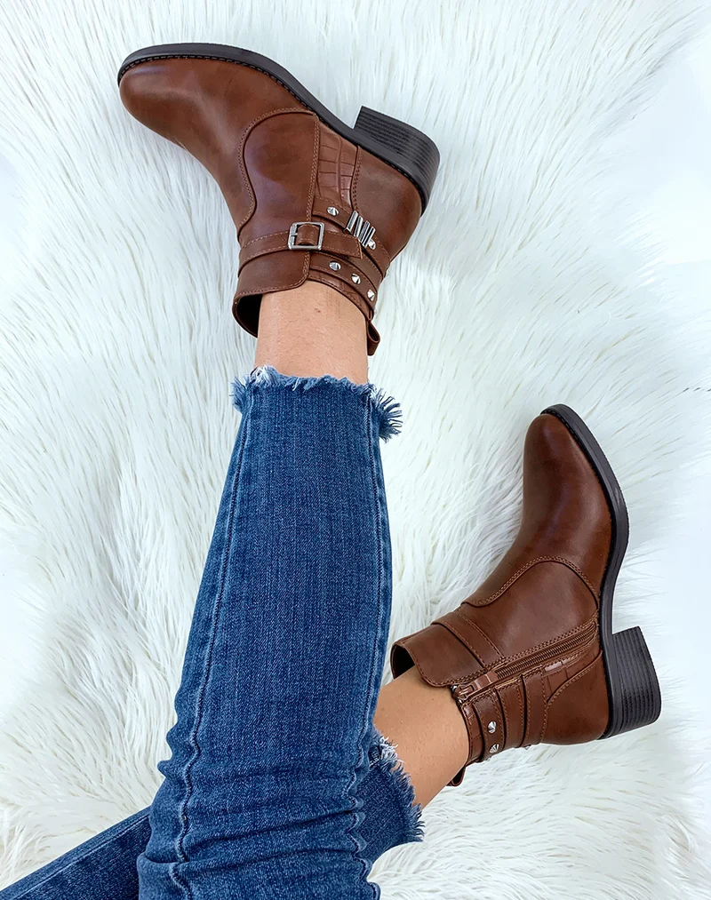 Bottines basses camel à détails argentés
