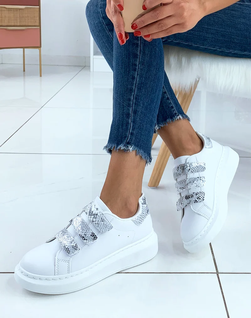 Baskets blanches avec scratchs à plateforme