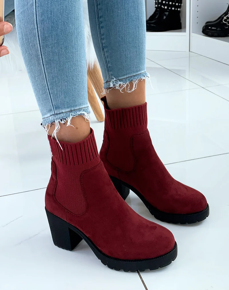 Bottines à talons en suédine bordeaux effet chaussettes