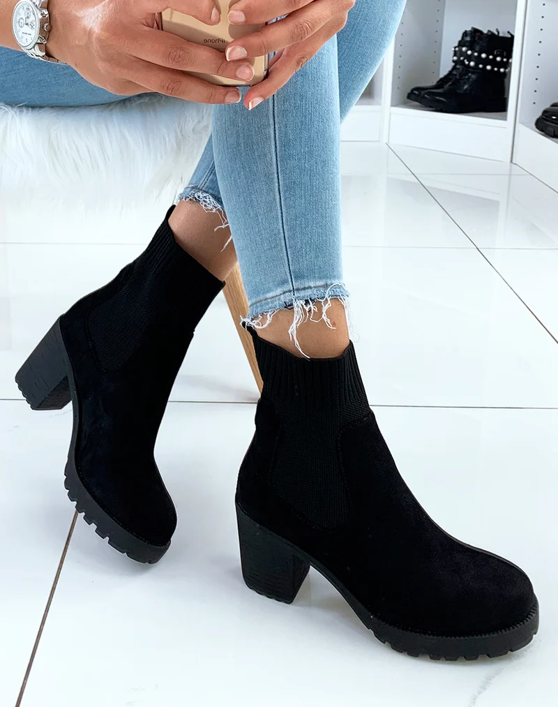 Bottines à talons en suédine noires effet chaussettes