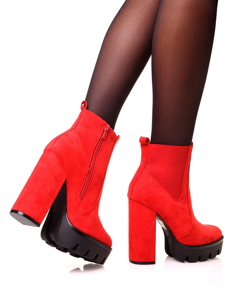 Bottines rouges en suédine à talons et plateformes crantées