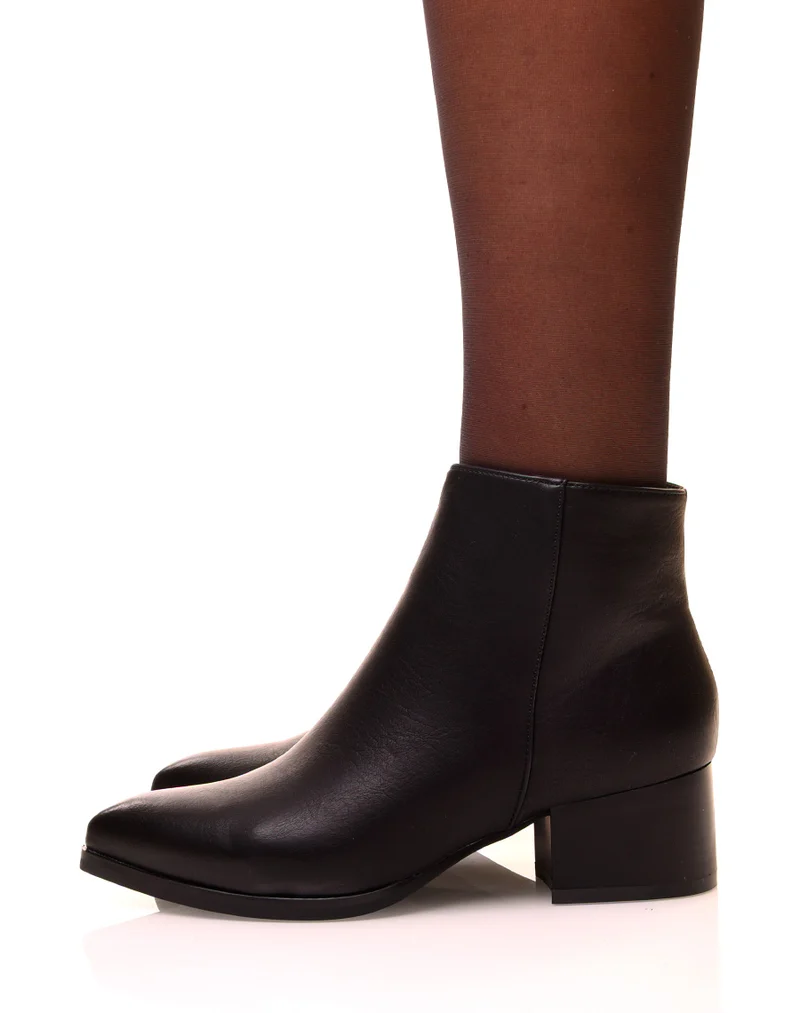 Bottines noires à talons carré et bouts pointus