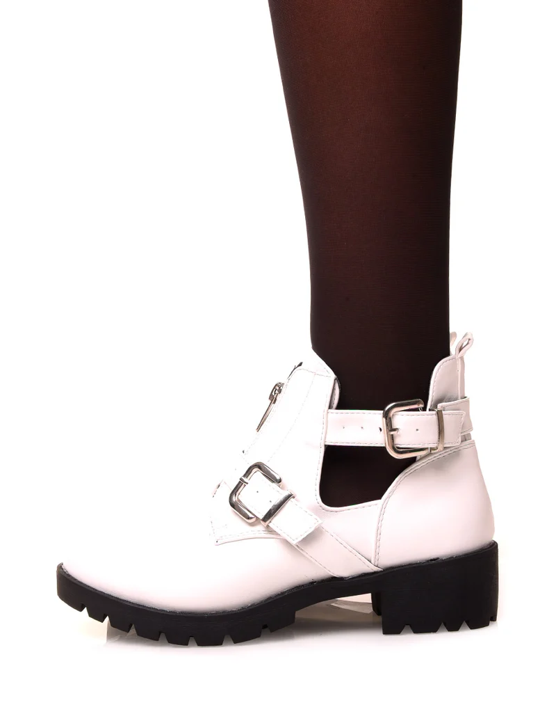 Bottines blanches ajourées de sangles et d’un zip