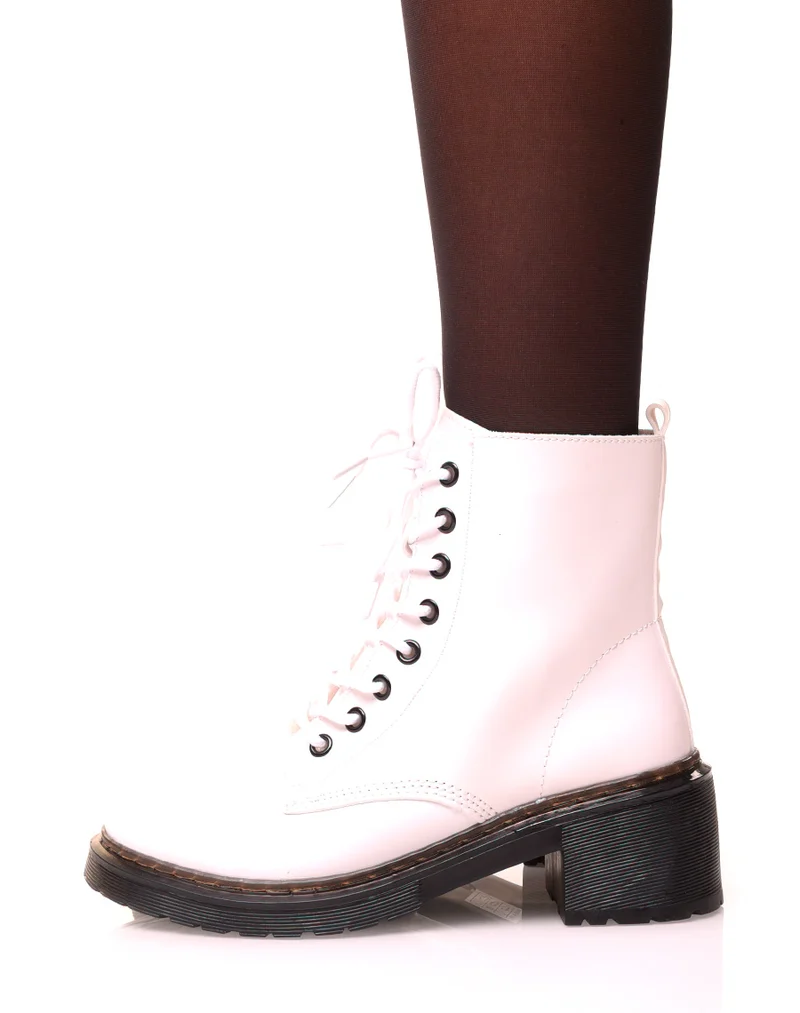Bottines montantes blanches à lacets