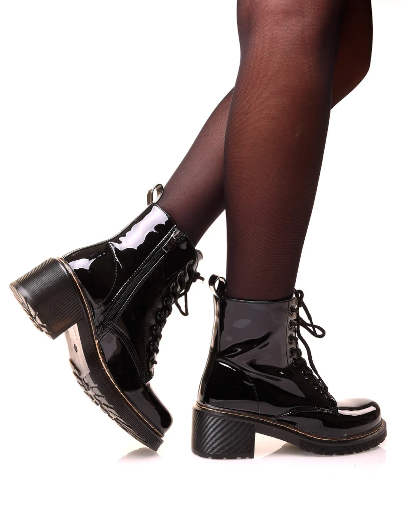 Bottines montantes noires vernies à lacets