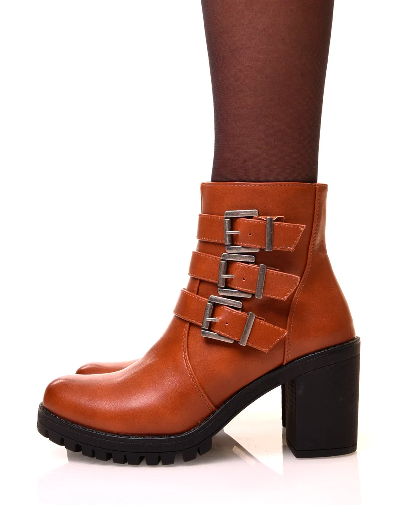 Bottines camel à talons et à sangles