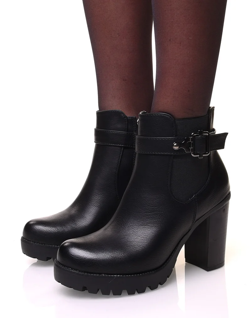 Bottines noires à talons épais à sangles